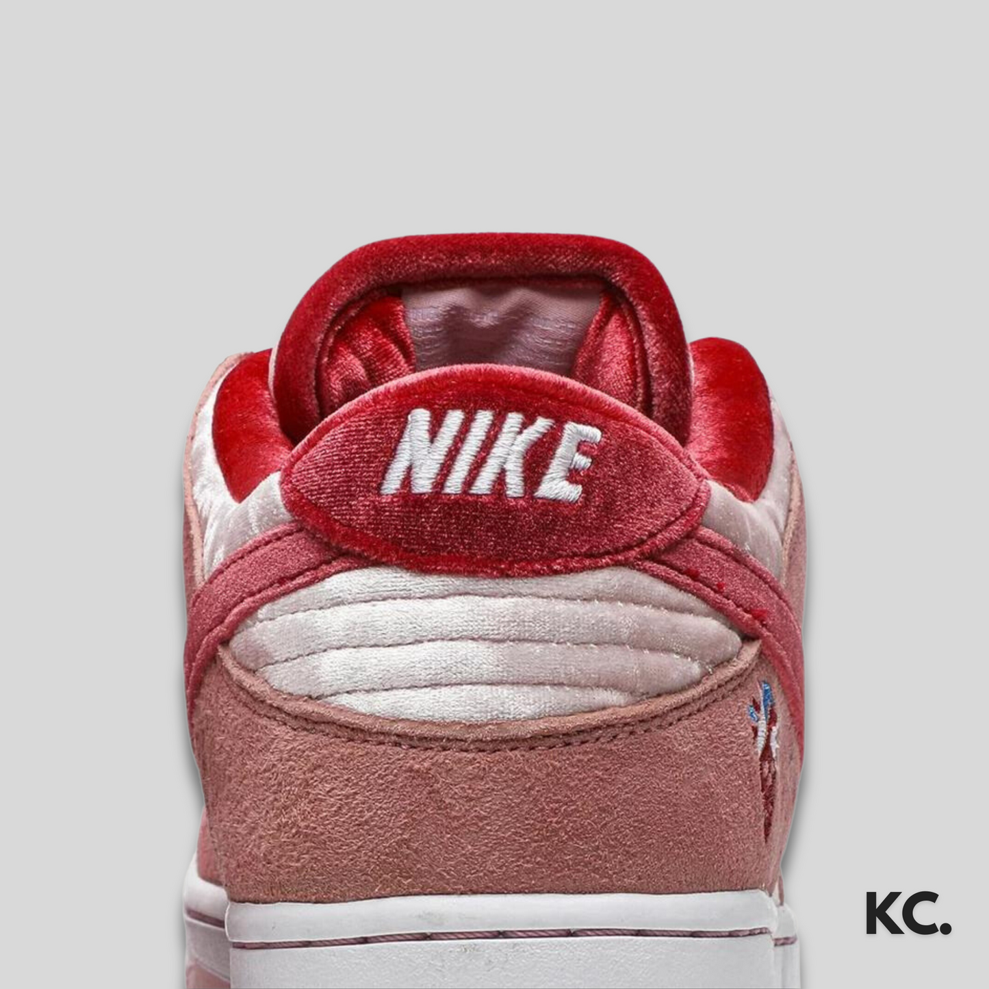 StrangeLove x Dunk Low SB 'Valentine's Day' Special Box Kick Culture Nike